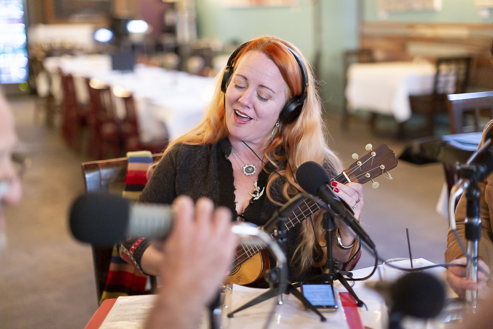 Debbie Davis sings the best Xmas song of all time Debbie Davis sings the best Xmas song of all time